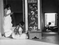 E.O. Hoppé, étudiantes en art à Santiniketan, 1929 © E.O. Hoppé Estate Collection / Curatorial Assistance Inc.